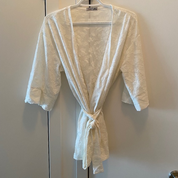 DEX WHITE LACE/FLORAL CARDIGAN WITH REMOVABLE BELT - Picture 1 of 9
